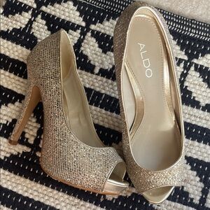 Aldo Open-Toe Sparkly Gold Heels Size 6.5